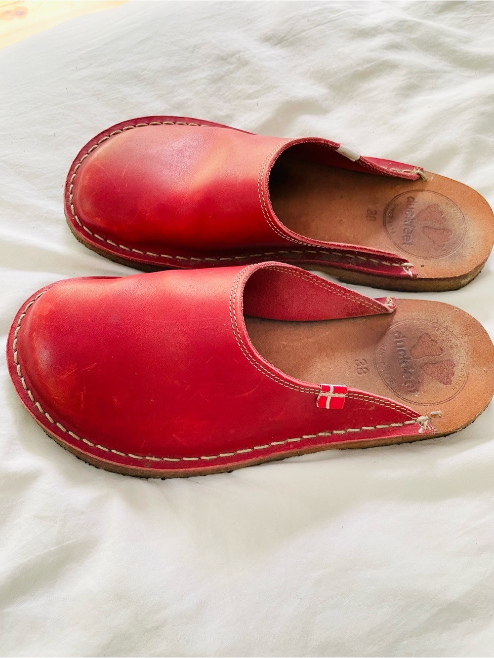 Red Leather Slip-On Clogs - Unbranded